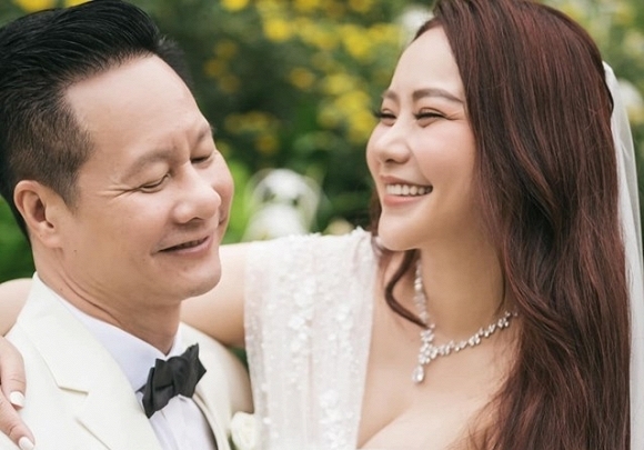 Phan Như Thảo chụp ảnh cưới kỉ niệm cùng chồng đại gia