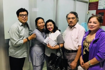 NSND Kim Cương vào viện thăm diễn viên Mai Trần sau phẫu thuật