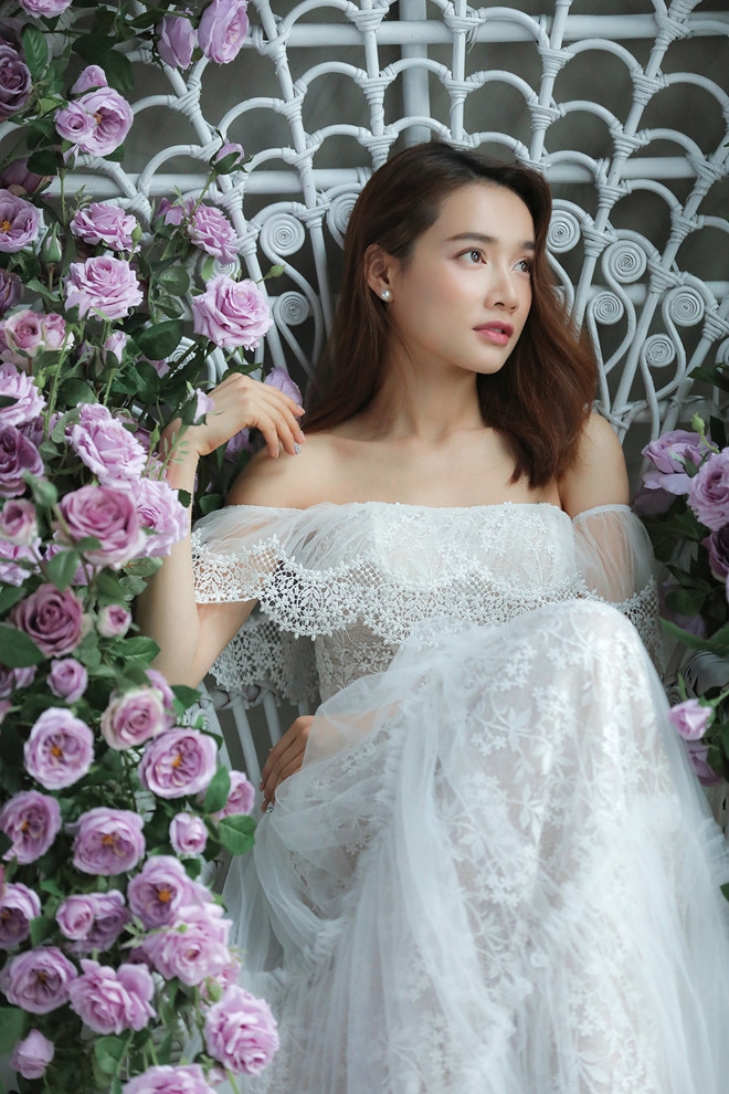 Lộ thiết kế váy cưới gợi cảm của Nhã Phương trong đám cưới hot showbiz