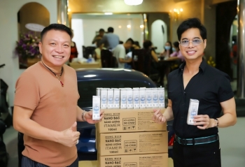 Ngọc Sơn tặng 1.000 chai sát khuẩn cho Đà Nẵng