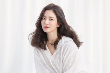 Song Hye Kyo hủy show để tưởng nhớ ca sĩ Sulli
