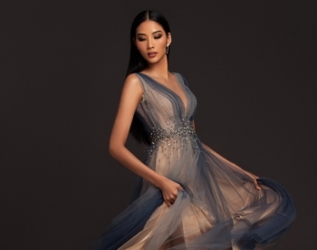 Hoàng Thùy khoe thần thái rạng ngời trước thềm Miss Universe 2019