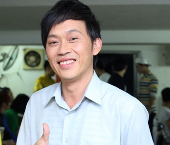 Hoài Linh và dàn nghệ sĩ vui mừng với chiến thắng của tuyển Việt Nam