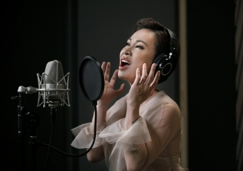 Uyên Linh xúc động khi hát nhạc phim "Hoa hậu giang hồ"