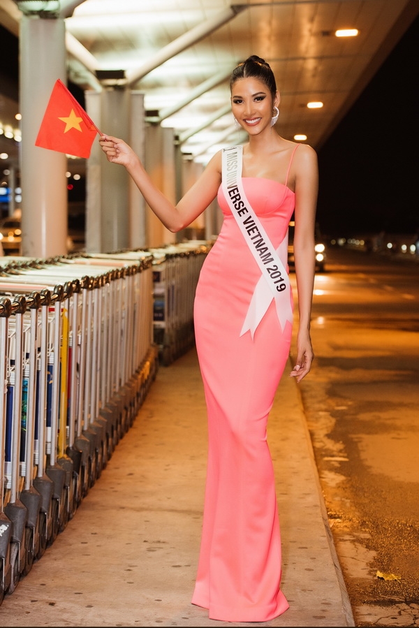 hoang thuy chinh thuc len duong tham du miss universe 2019