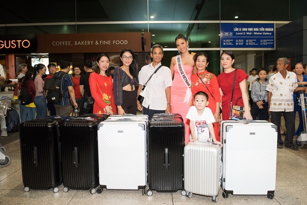 hoang thuy chinh thuc len duong tham du miss universe 2019