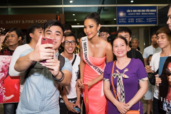 hoang thuy chinh thuc len duong tham du miss universe 2019