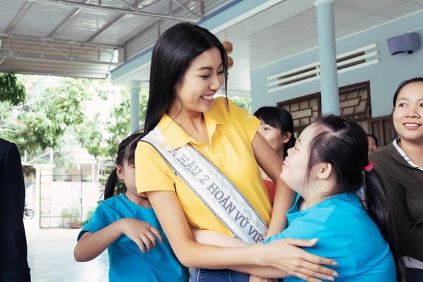 hoa hau khanh van gian di di tu thien sau dang quang