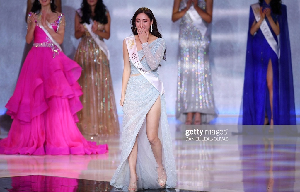 hoa hau luong thuy linh noi gi khi dung chan o top 12 miss world 2019