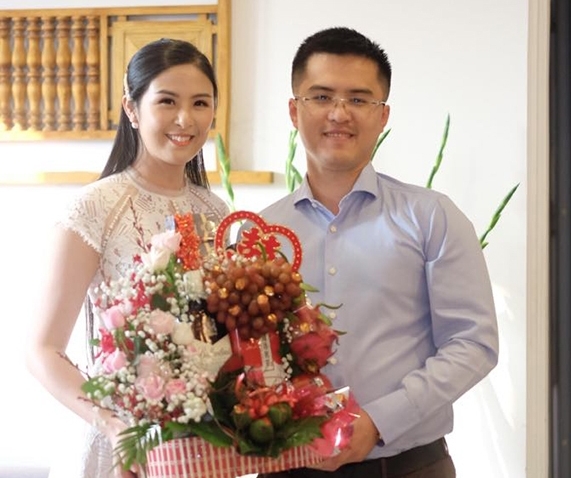 Lộ ảnh lễ dạm ngõ của Hoa hậu Ngọc Hân cùng bạn trai lâu năm