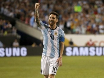 [VIDEO] Ghi ba bàn vào lưới Panama, Messi vẫn thua xa Dimitri Payet