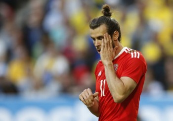 Gareth Bale 'nã đại bác' làm vỡ mũi CĐV trên khán đài