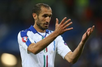 Hậu vệ ĐT Italia bị đối thủ ví như ‘con lợn’