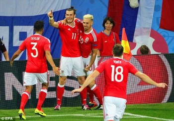 [VIDEO] Nga 0-3 Wales: Bale lại ghi bàn