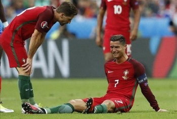 [VIDEO] Payet phạm lỗi ác ý, Ronaldo khóc thét rời sân