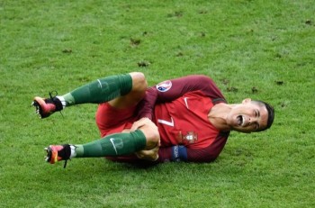 Payet khiến Ronaldo mất 4-5 tháng 'ngồi chơi xơi nước'