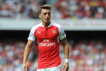 Mesut Ozil chuẩn bị ký hợp đồng với Arsenal