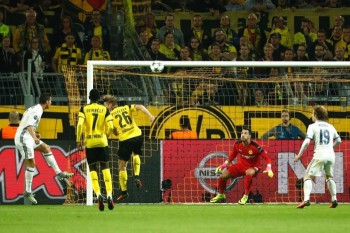 Dortmund 2-2 Real Madrid: Tội đồ Varane!