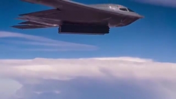 Mỹ “tung” video máy bay thả siêu bom giữa lúc căng thẳng với Iran